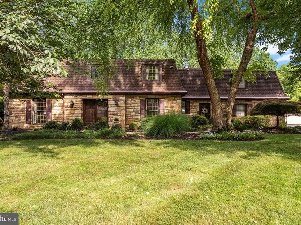 11 S Kings Oak Ln, Philadelphia, PA 19115