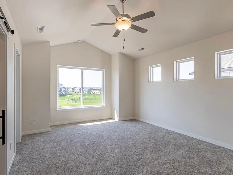 1172 Dahnovan Dr — Photo 19