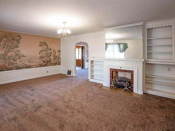 5th image of 615 Crestview Dr