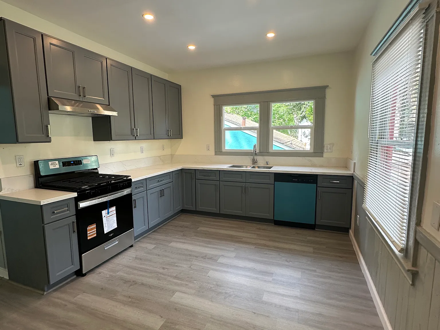 3 bed, 1300 sqft, $3,000 — Photo 4
