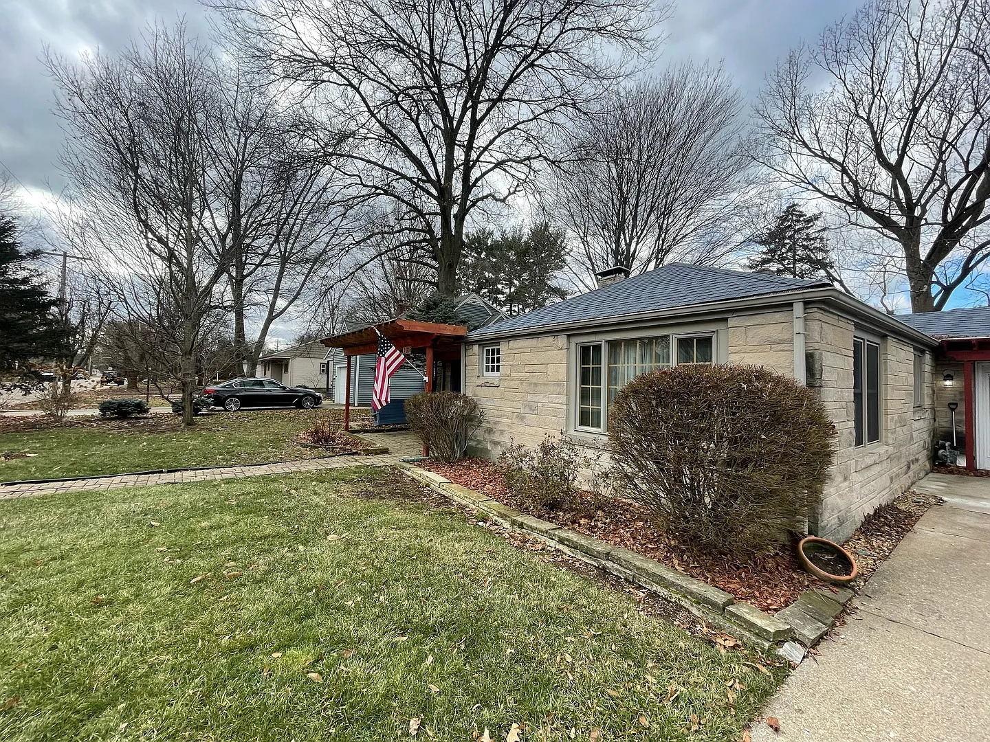 305 S McKinley Ave photo 1