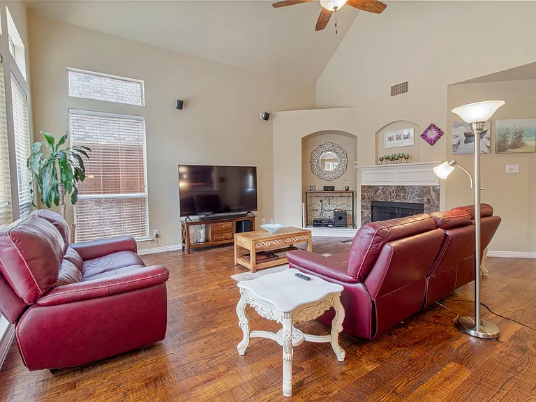 3705 Glenshannon Ln — Photo 7