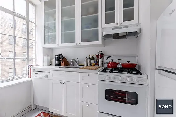 Rented by Bond New York | media 35