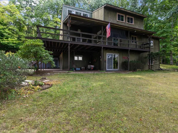 47255 Hillcrest Dr, Bloomingdale, MI 49026