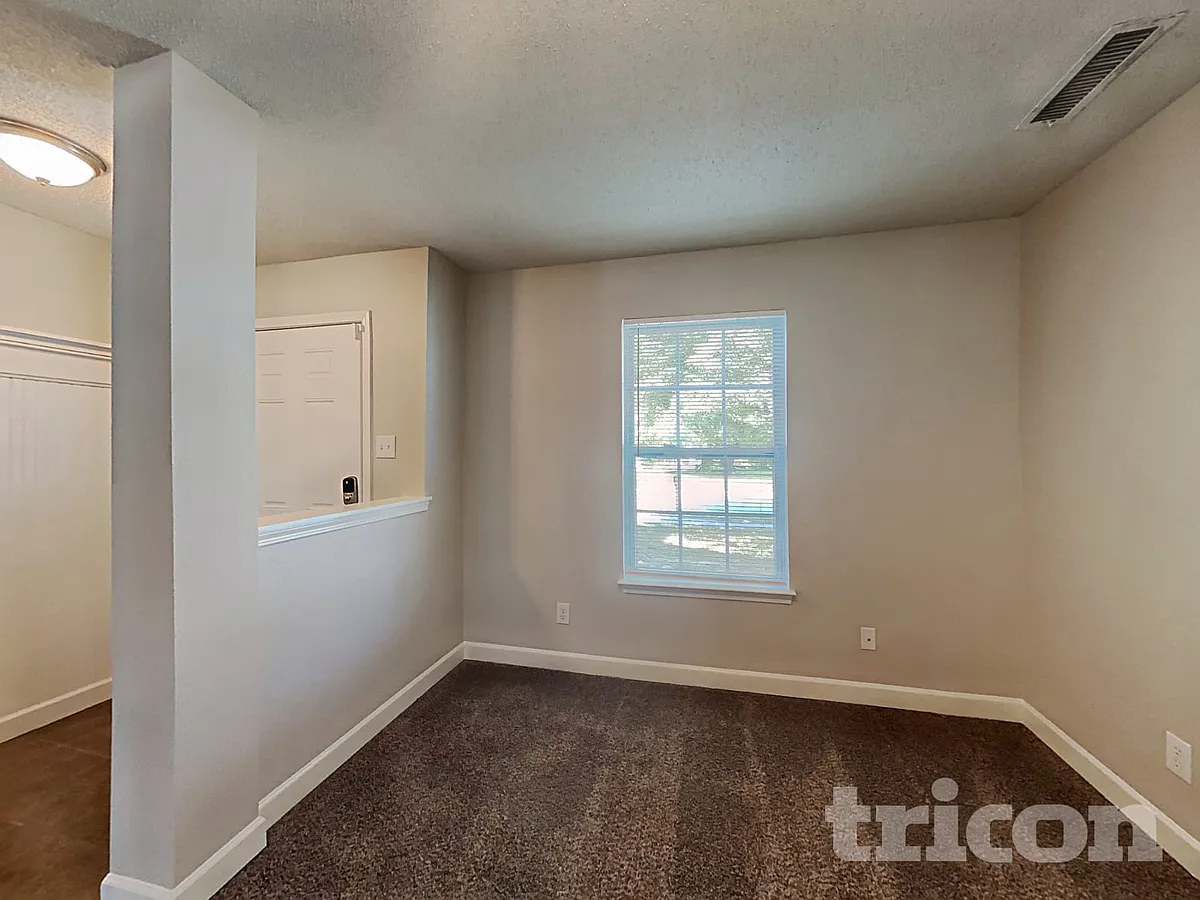 Building Photo - 2117 Westmere Dr