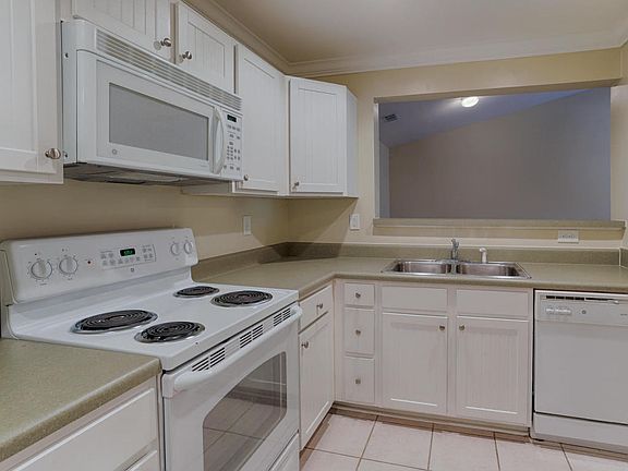 5th image of 3934 Cherokee Woods Way APT 402