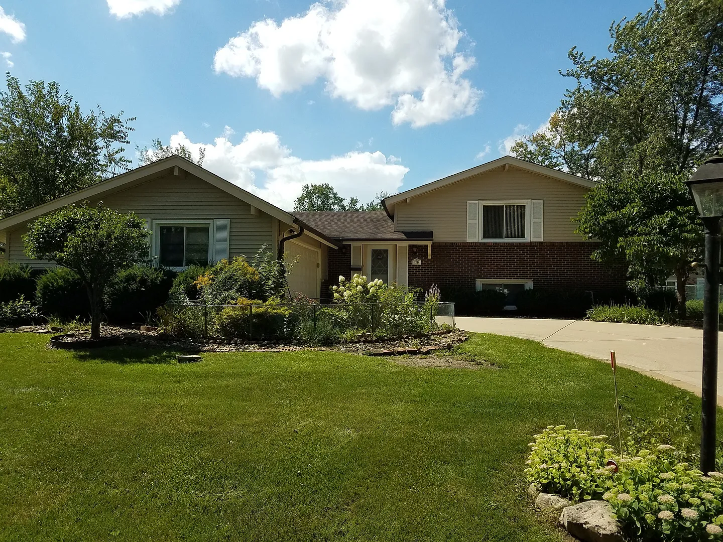 2214 Greenwood Rd photo 1
