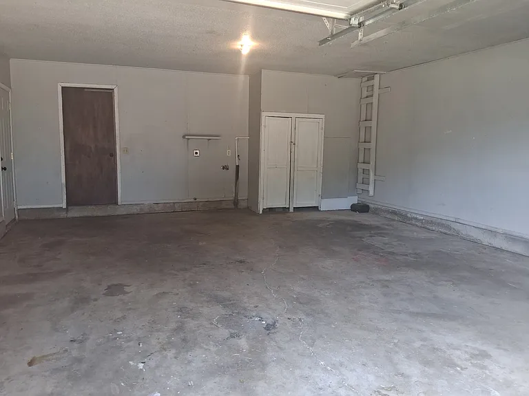 637 SW 13th St — Photo 13