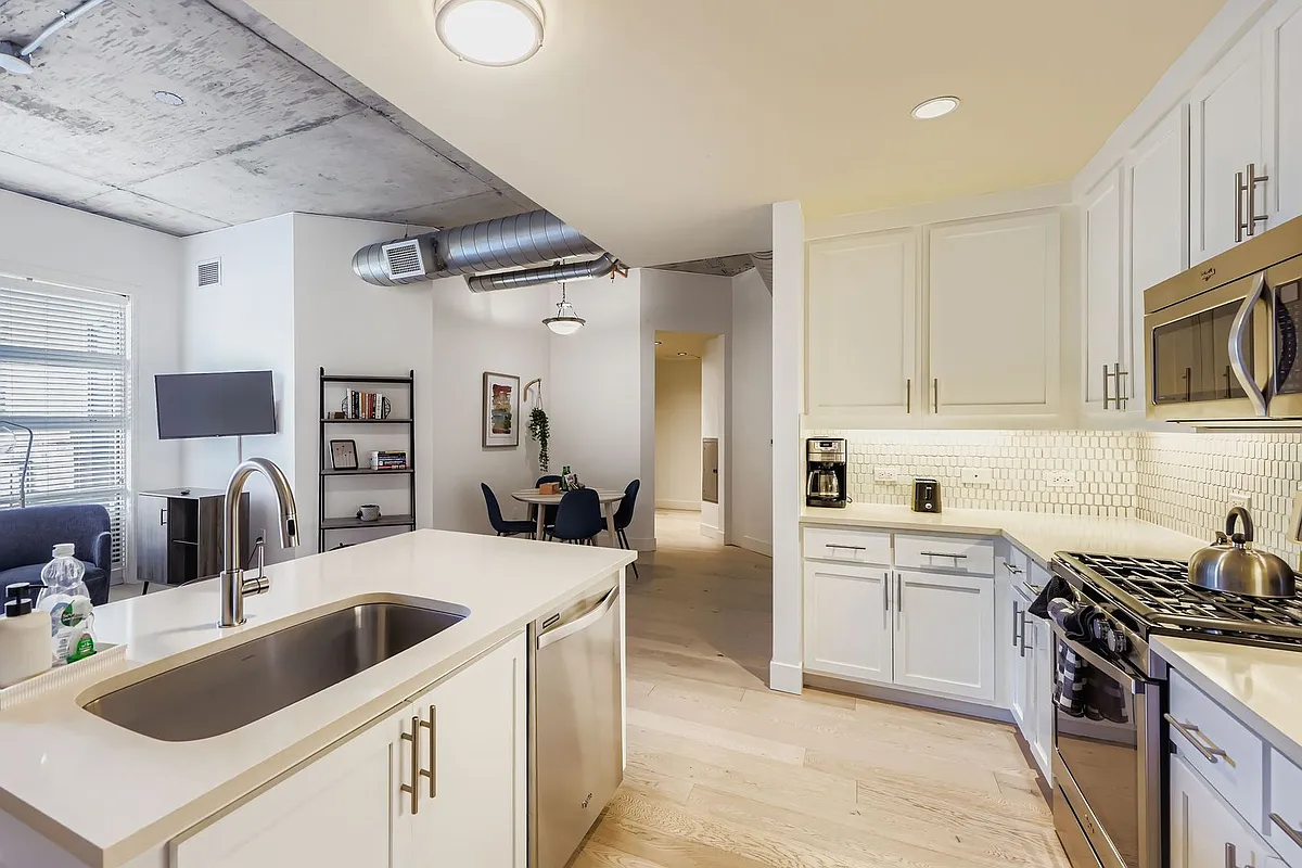 Building Photo - 3401 Arapahoe Ave #316