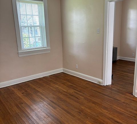 3rd image of 282 Laurelwood Rd #1R