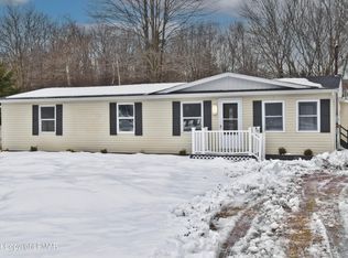 1147 Horizon Dr, Long Pond, PA 18334
