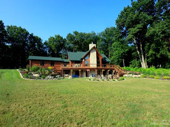 1224 W David Kempf Ct, Saline, MI 48176