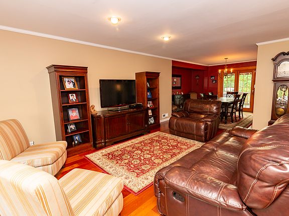 5th image of 265 Pembrook Dr