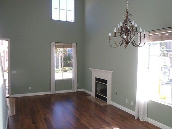 3rd image of 455 Middlebury Ct