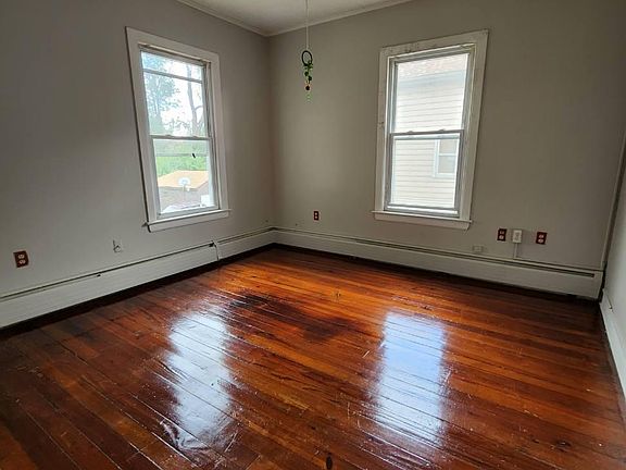 4th image of 154 Jubilee St #1
