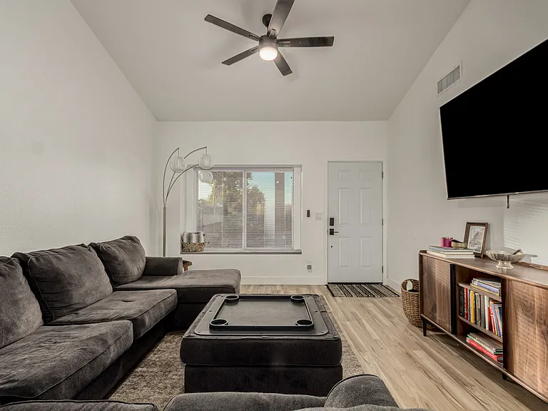 429 S Gaylord — Photo 4