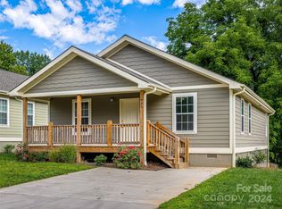 945 W Chapel Rd, Asheville, NC 28803