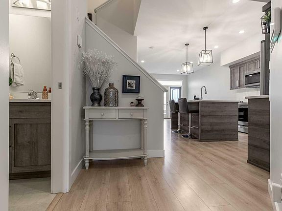 4th image of 3-67 Aquitania Cir W #3