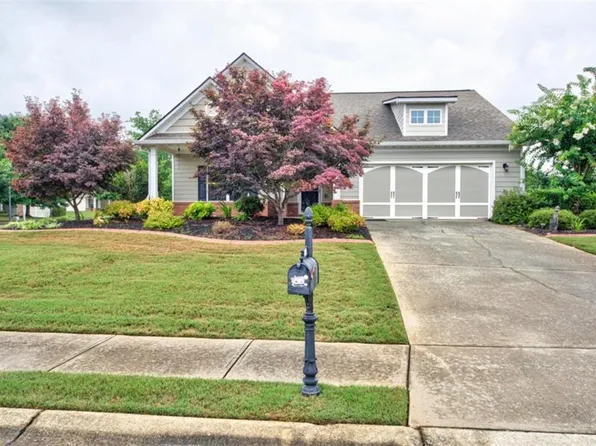 305 Victory Cir, Commerce, GA 30529
