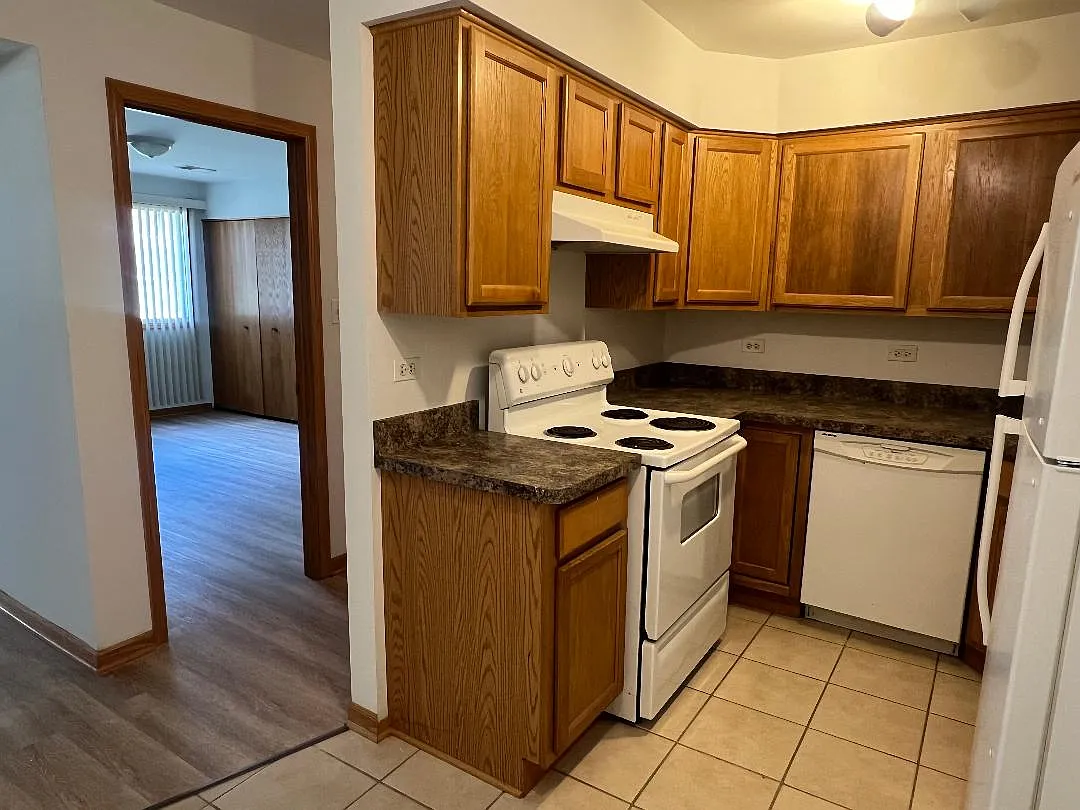 10604 Brooks Ln — Photo 2
