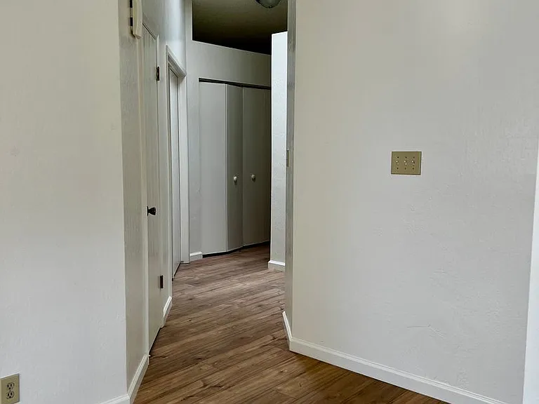 1141 Ambassador Dr — Photo 8