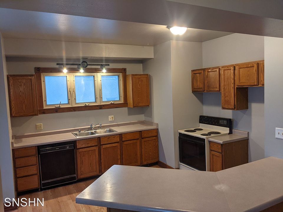 1st image of 573A W Lincoln Ave