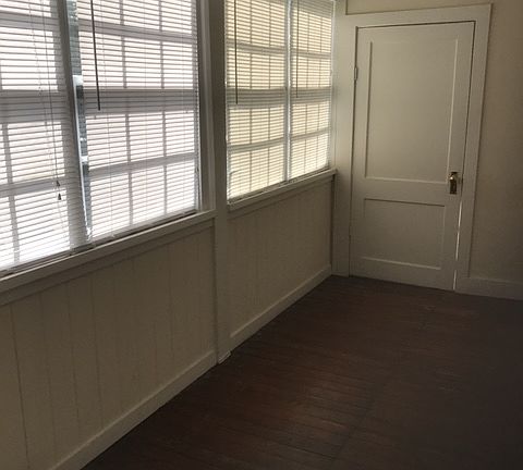 Breakfast room off kitchen