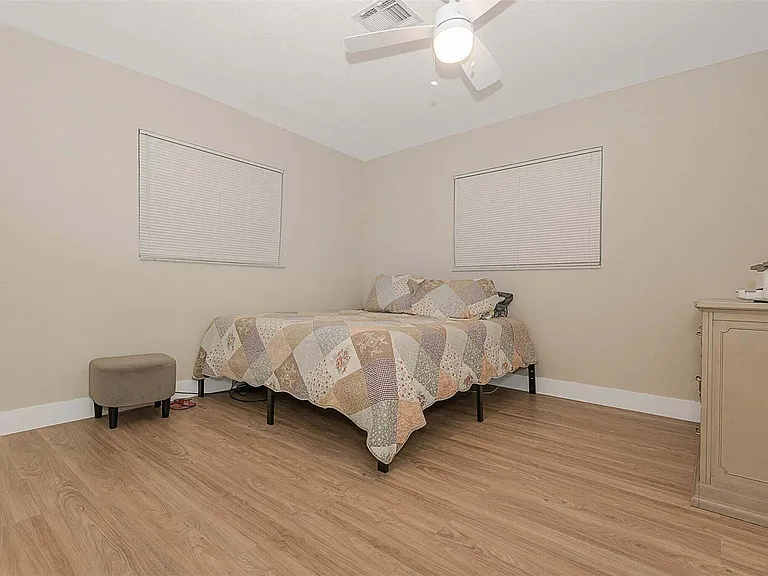 1449 SE 4th Ave #1449 — Photo 4