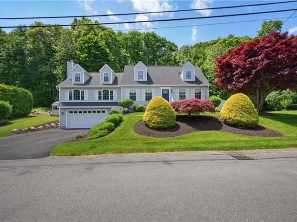 19 Oak Hill Dr, Johnston, RI 02919