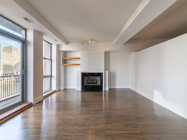 165 N Canal St #911 — Photo 12