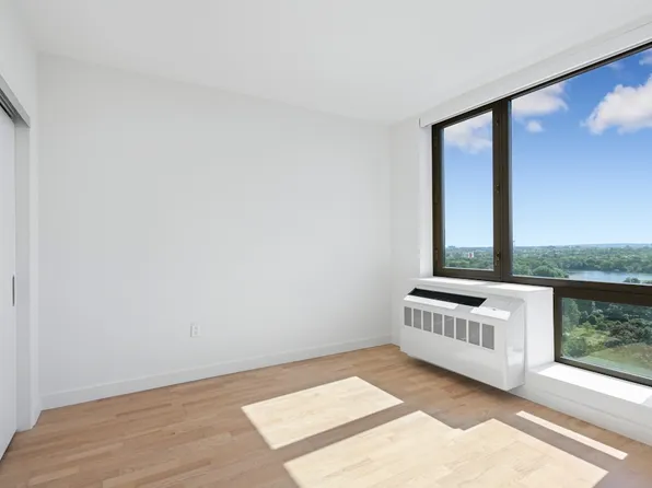 626 Flatbush Avenue image 3 of 32