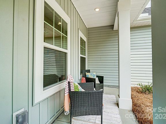 4th image of 1006 Westminster Dr