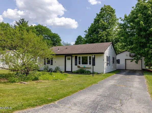 11 Wyantenuck St, Great Barrington, MA 01230