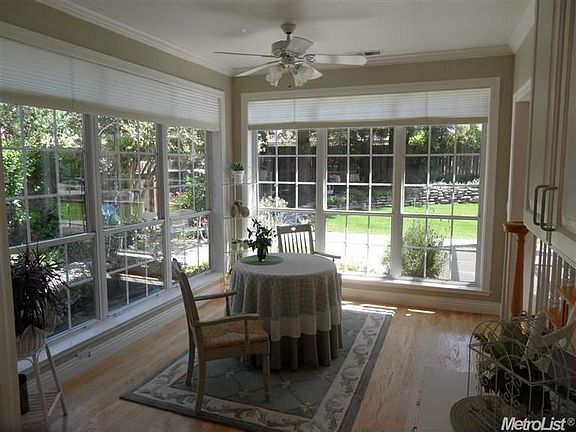 3rd image of 945 Fairview Dr
