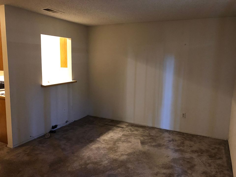2nd image of 901 Via Zapata APT J