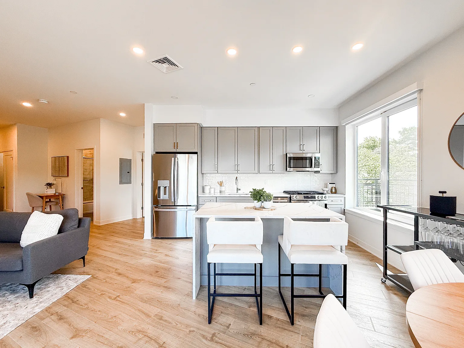 2 bed, 1200 sqft, $3,632 — Photo 4