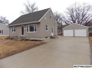 1311 N Hampshire Ave, Mason City, IA 50401