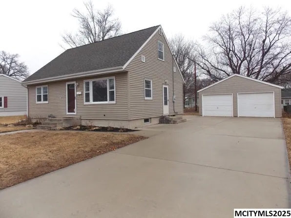 1311 N Hampshire Ave, Mason City, IA 50401