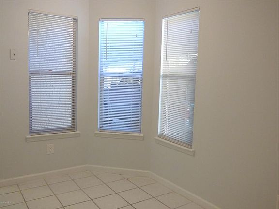 4th image of 1079 Willow Cove Ct W