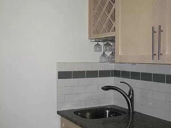 3rd image of 350 W 50th St APT 4P