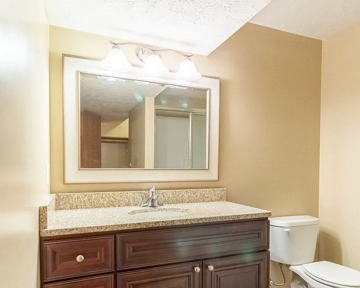2849 W Rose St — Photo 24