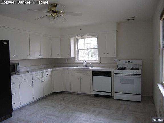 2nd image of 112 E Ackerman Ave #2
