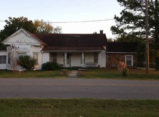 208 SE 1st St, Muldrow, OK 74948