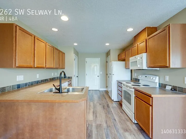1262 SW Selway Ln — Photo 27