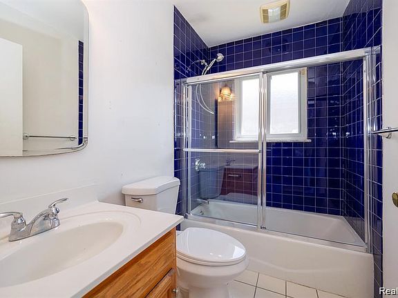 5th image of 27272 Hopkins St