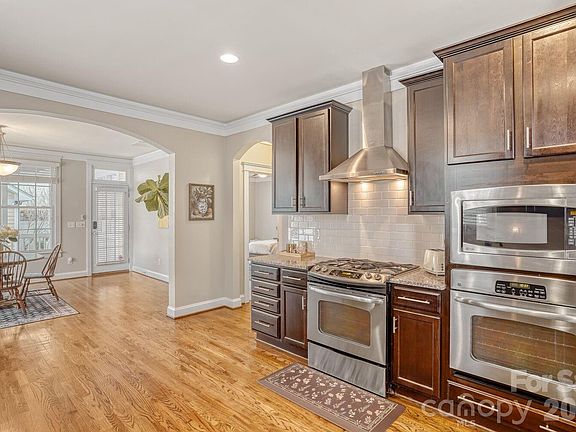 3rd image of 3539 Richards Xing