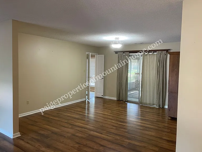 1724 Katherine Dr — Photo 11