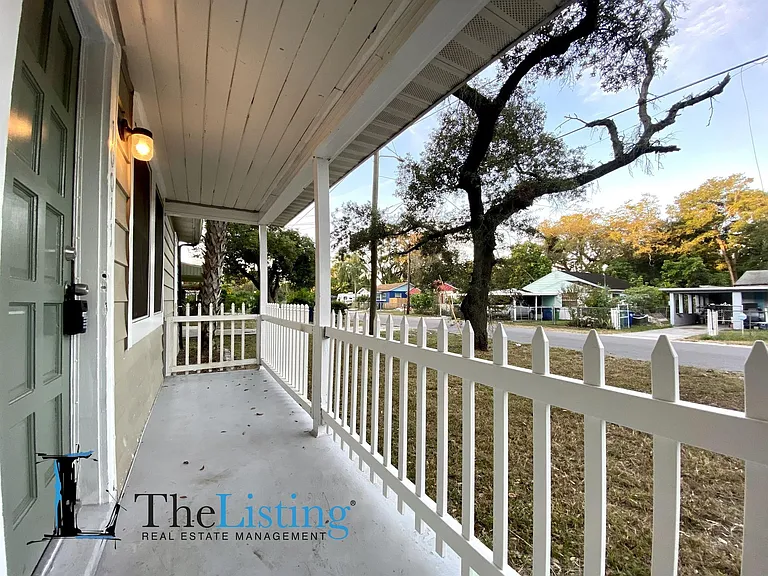 10011 N Jasmine Ave — Photo 4