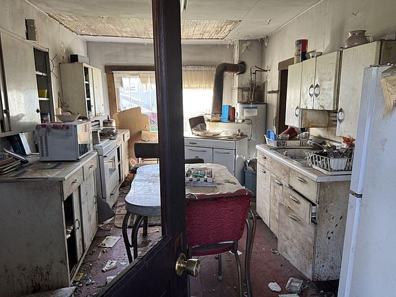 5th image of 209 Barbour St