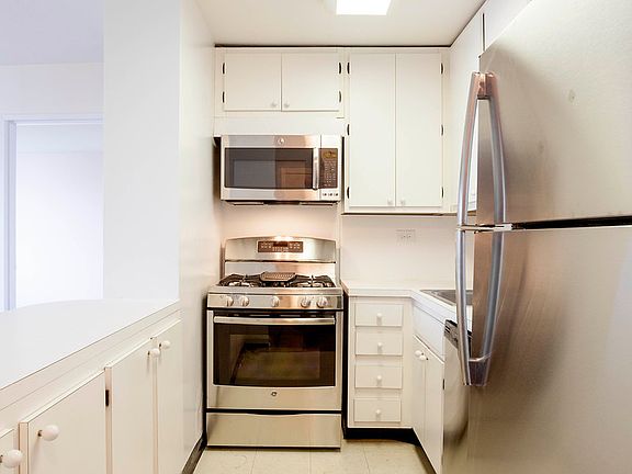 4th image of 330 E 39th St APT 34P